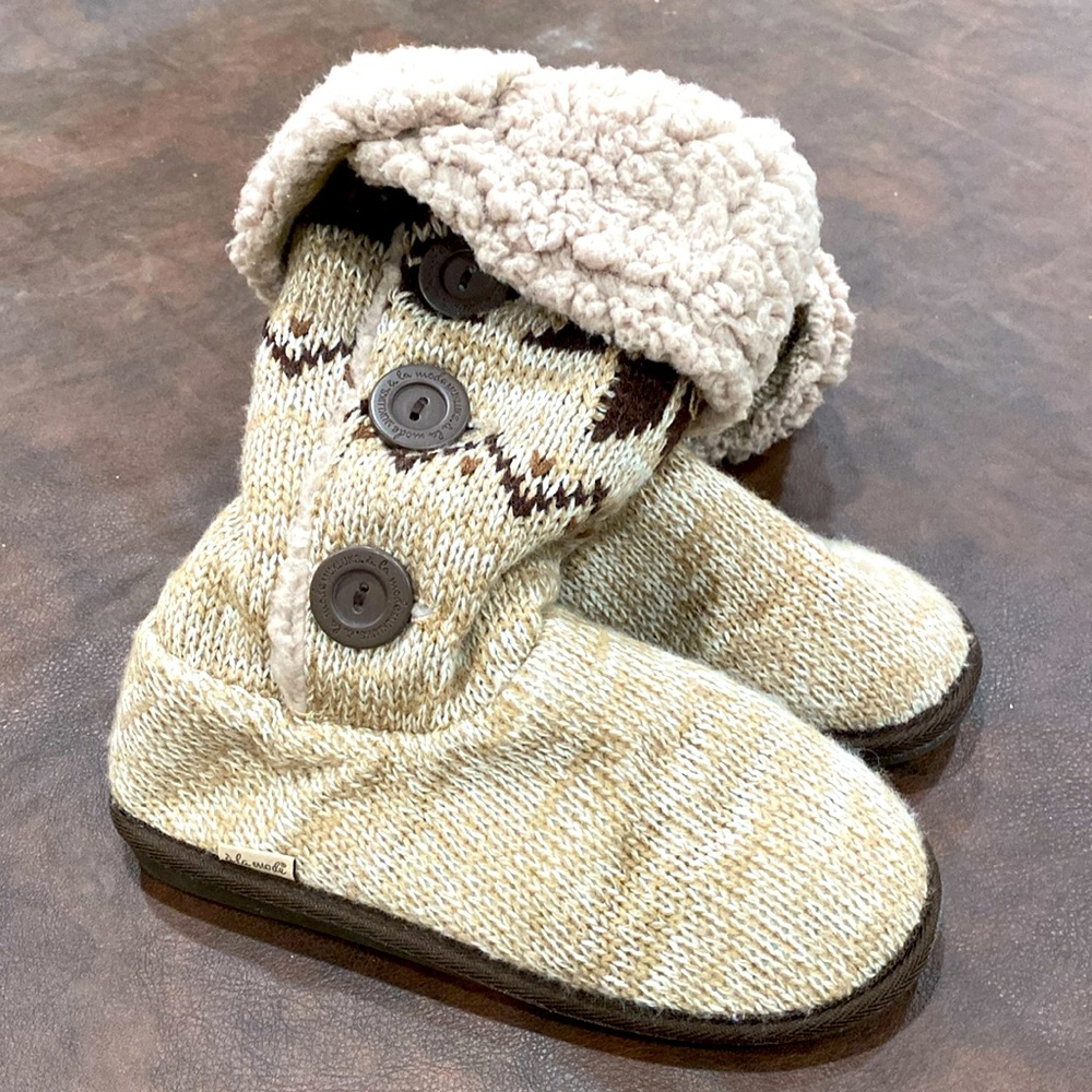 Mukluks a la mode Sweater Boots.